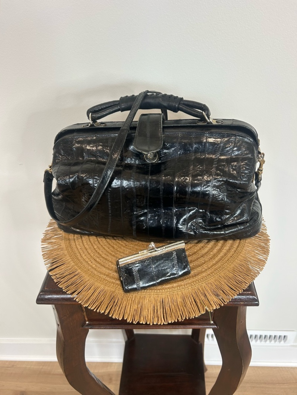 Gorgeous Vintage Eelskin leather bag with matching coin purse❤️